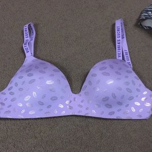 VS 34D T-shirt lightly lined wireless bra